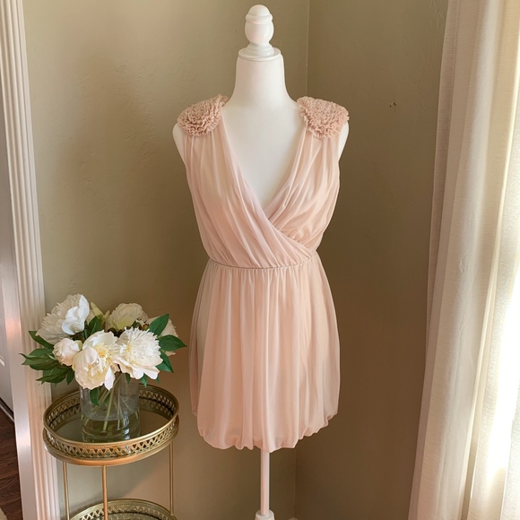 H&M Dresses & Skirts - H&M Blush Chiffon V Neck Dress Ruffle Shoulder XS